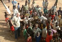 Petra v Súdánu má vysvobodit petice. Jaké další krajany drželi v Africe?