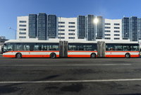 Na letiště mají jezdit nové autobusy: Uvezou až 200 lidí naráz
