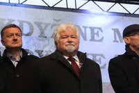 17. listopad ONLINE: Zemanův fanklub vynadal vládě do zrádců. Recesisté mají pandy