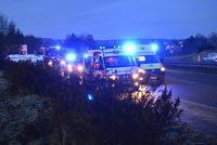 Nehoda kamionu a dodávky za Prahou uzavřela dálnici D10. Autobusy nabíraly zpoždění