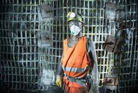 Záhadná smrt horníka v karvinském dole: Na noční směně ho našli kolegové
