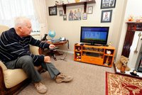 Důchodcům zruší bezplatnou televizi a zavedou poplatky. BBC vytáhne peníze z milionů diváků