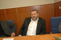 Exsenátor Novák měl zneužívat evropské dotace, hrozí mu 13 let vězení