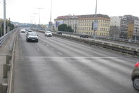 Seřízené semafory a lepší cyklopřejezdy: Oprava úseku mezi Hlávkovým a Nuselským mostem začne letos