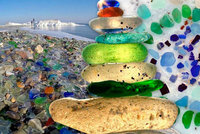 Ze skleněné pláže v Rusku přechází oči: Vznikla kvůli házení odpadu do moře