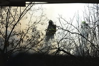 Na Žďársku uhořel muž: Na mýtině u lesa pálil klestí