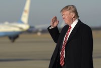 Trump pobouřil sexuální menšiny i Mexičany: „Řízl“ do toalet a deportací