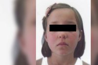 Osmiletá školačka je v pořádku! Policie ji dostihla na zastávce Malostranská
