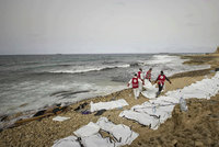 Rybáři našli 28 těl: Patřila uprchlíkům, kteří zemřeli hladem a žízní