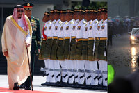 Saúdskoarabský král Salmán necestuje nalehko: Do Malajsie si přivezl 460 kg zavazadel!