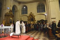 Popeleční středa v Praze: Kostel Nejsvětějšího Salvátora přilákal stovky lidí