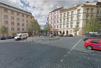 Sotva skončili ve Varšavské, opravují dělníci další  ulici v Praze 2. Teď Americkou