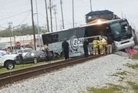 Srážka vlaku s autobusem v Mississippi: Nejméně tři mrtví, mnoho zraněných