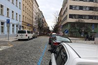 V Praze rozšíří modré zóny. Od léta přibydou tisíce míst jen pro rezidenty