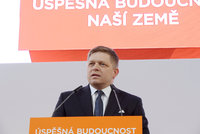 Sjezd ČSSD ONLINE: Sobotkovi přijel gratulovat Fico, promluvil o válce s médii