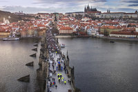 Počasí v Praze: Začátek týdne bude zamračený a chladný, víkend přinese letní teploty