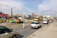 Kolony na magistrále: Dělníci staví novou zastávku tramvaje »Štvanice«