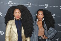 Tahle dvojčata jsou hitem internetu: Mrkněte na jejich vlasy a pochopíte!