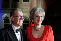 Britská premiérka otevřeně o soukromí: S manželem se doma hádáme o ovladač