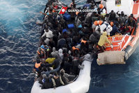 Na moři zachránili 6 tisíc migrantů. Lepší počasí jich přivádí víc i do Řecka