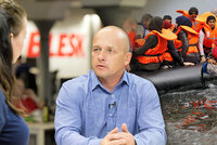 „Vylovíme uprchlíky a jsme jako cestovka, pomáháme pašerákům,“ varuje expert