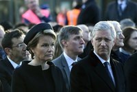 Královský pár uctil oběti teroru. Brusel ho připomínal tichem i hlukem