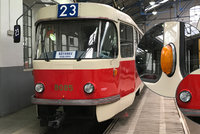 V Praze předělali staré tramvaje na ještě starší. Začíná jezdit retro linka 23