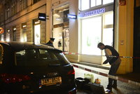 Přepadení luxusního klenotnictví v centru Prahy: Zloděj spoutal obsluhu