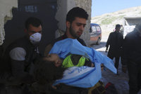 V Sýrii asi zabíjel sarin a chlor. Kdo může za bolestivou smrt dětí?