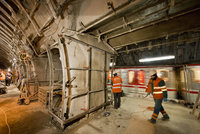 Oprava stanice Jinonice jde do druhé fáze: Dělníci zde instalují odvodňovací systém