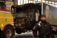 Manévry a zatýkání ve Stockholmu: Policie po útoku zadržela další 3 lidi