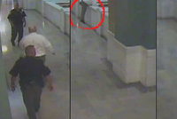 Video smrti: Muž obviněný z pedofilie a vraždy se vrhl vstříc smrti přímo v soudní budově!