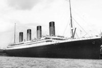 Po Titanicu jde ke dnu i jeho výrobce. Firmu ohrožují obrovské finanční potíže