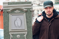 Kontroverzní umělec Týc: Krumlovskou madonu vytvořil z rozervaného pletiva