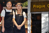 V Číně otevřeli Pražskou kavárnu. Uvidíte Hrad, Karlův most i Kafku