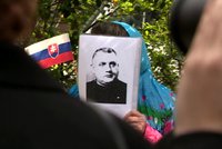 Kotlebovci si připomněli výročí popravy „mučedníka“ Tisa: Zabití prý nařídili Češi