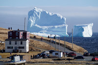 Ke Kanadě připlul obří ledovec: Je větší než ničitel Titaniku