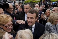 Prezidentské volby ve Francii: První odhady favorizují Emmanuela Macrona