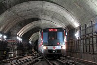 Metro nestaví ve stanici Malostranská! Do eskalátorů natekla voda