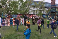 Fanoušci Hvězdných válek se sešli v Holešovicích: Výročí oslavily stovky dětí i dospělých