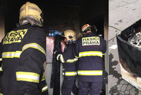 Hasiči evakuovali panelák na Proseku: Kvůli požáru bytu, který způsobila pračka