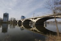 Kompletní uzavírka Libeňského mostu: Proběhnou tu zatěžkávací zkoušky