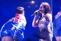 Finále Eurovize narušil fanoušek: Vystrčil do kamery nahý zadek! Policie ho již zadržela