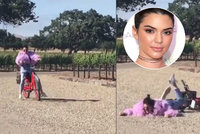 Kendall Jenner a její jezdecký um: Modelka se při jízdě na kole rozplácla!