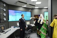Vládní počítače polil svěcenou vodou: V Rusku bojuje s kyberzločinem patriarcha