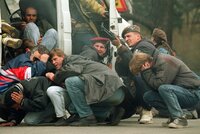 V Bosně znásilnili na 3000 chlapců a mužů. O hrůzách války se stydí mluvit