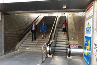 Nejporuchovější eskalátor v Praze jezdí. Lidé čekali na opravu rok a čtvrt