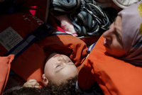 Umírala i batolata: V moři se utopilo 20 uprchlíků, na lodi jich bylo až 1700