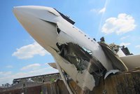Kluzák na Zlínsku skončil v silážní jámě: Pilot utrpěl zranění