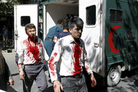 Krvavý útok poblíž české ambasády zabil 150 lidí. Explozi natočila kamera